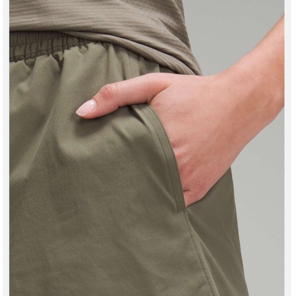 Lululemon Lightweight High-Rise Hiking Short 4" - Picture 5 of 16